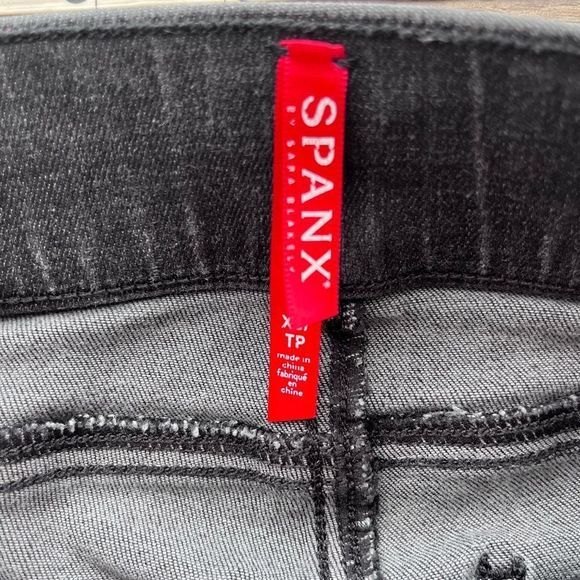SPANX Women's Distressed‎ Denim Skinny Pants size Xs - Picture 3 of 7